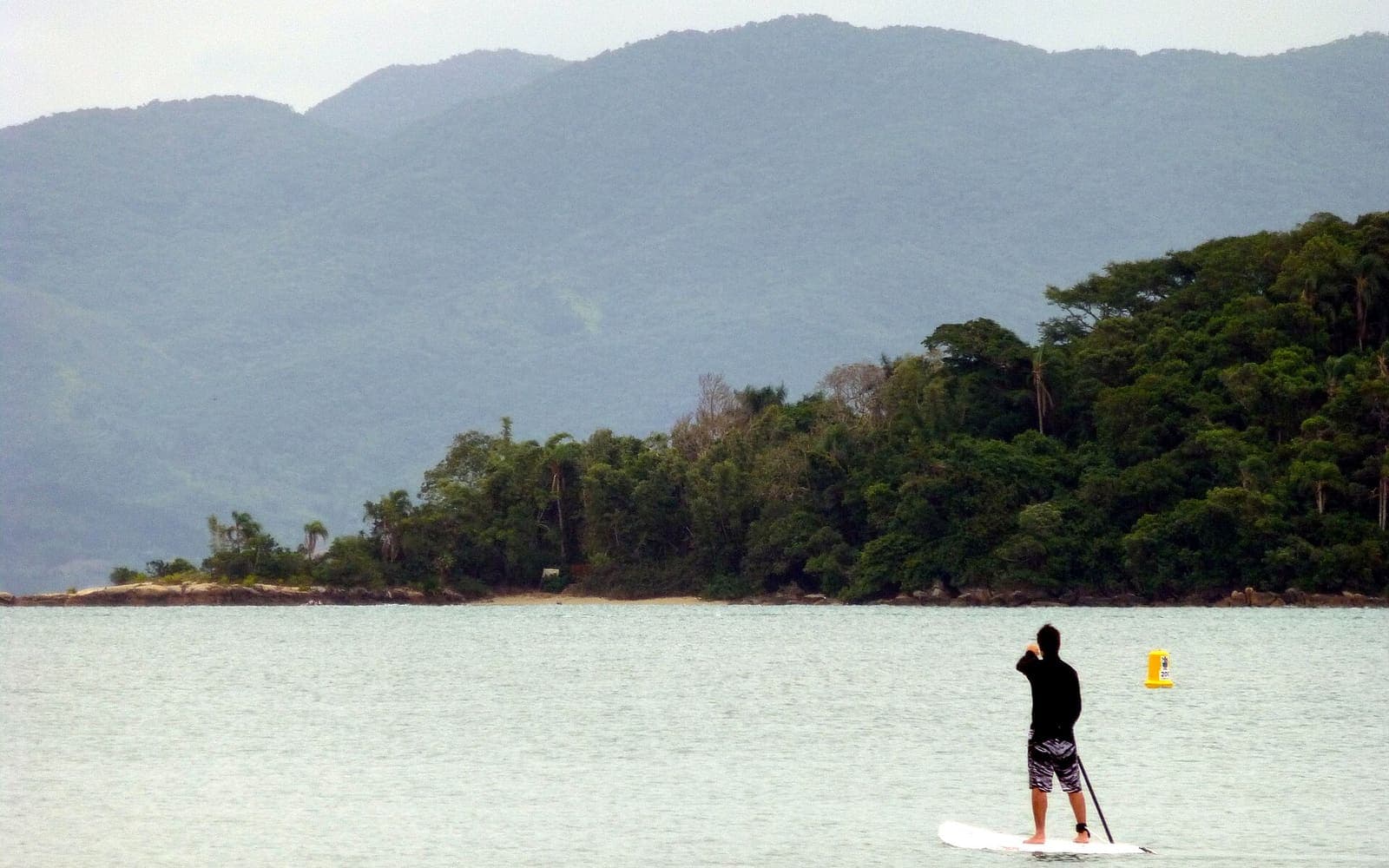 Paisagem de Ilha do Francês, um dos destinos do passeio (foto ilustrativa do lugar, não da lancha)