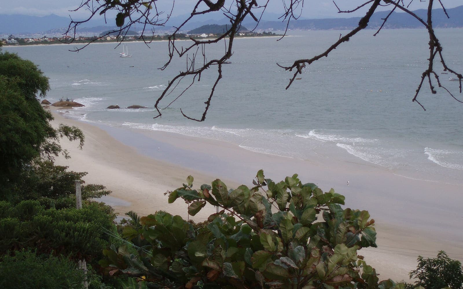 Paisagem de Praia do Forte, um dos destinos do passeio (foto ilustrativa do lugar, não da lancha)